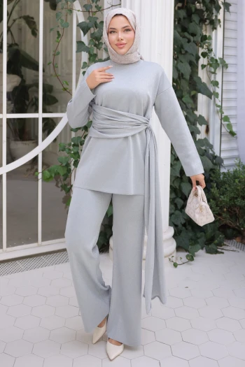 Gri Bisiklet Yaka Simli Pantolonlu Takım