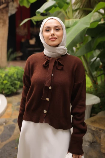 Kahverengi Yaka Bağlamalı Düğmeli Triko Hırka