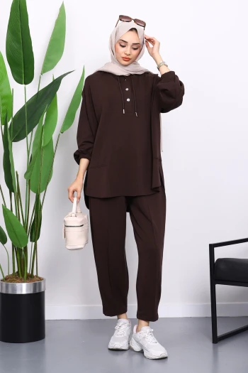 Kahverengi Yaka Çıtçıtlı Tunik Pantolonlu Takım