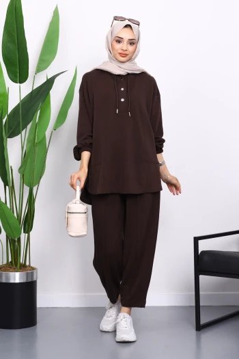 Kahverengi Yaka Çıtçıtlı Tunik Pantolonlu Takım