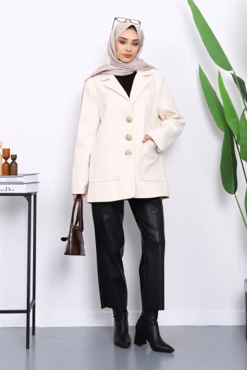Krem Düğmeli Cepli Ceket