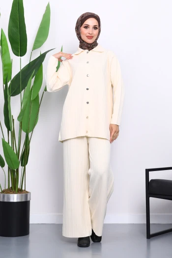 Krem Gömlek Yaka Düğmeli Pantolonlu Triko Takım