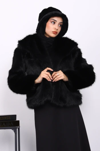 Siyah Astarlı Kısa Kürk Kaban