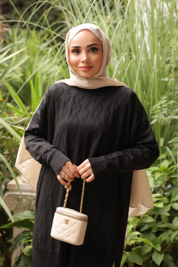 Siyah Bisiklet Yaka Soğuk İplik Triko Tunik