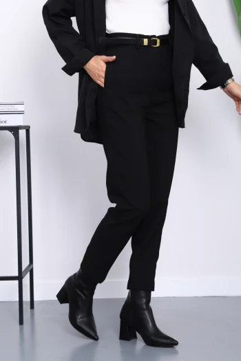 Siyah Kemerli Önü Pensli Havuç Kumaş Pantolon