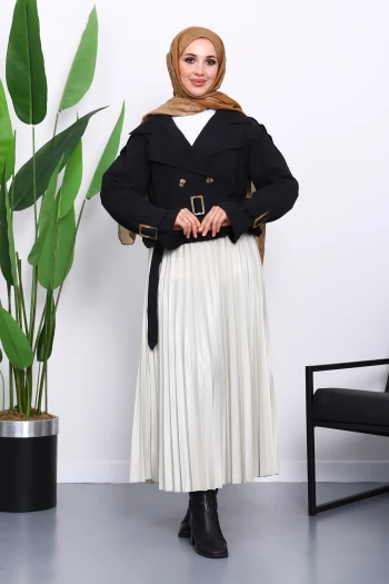 Siyah Kruvaze Yaka Kemerli Kısa Trençkot