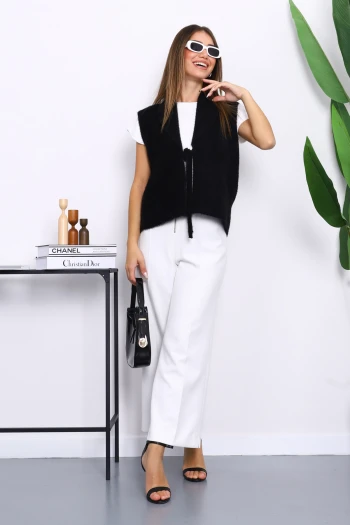 Siyah Ön Bağlamalı Kısa Angora Yumoş Yelek