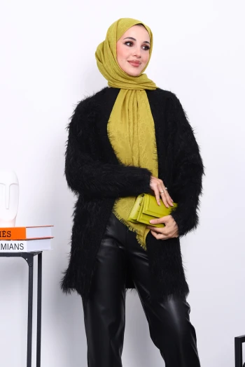 Siyah Uzun Angora Yumoş Triko Hırka