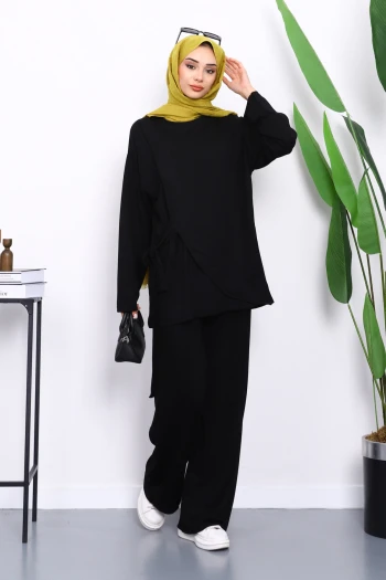 Siyah Yandan Kuşak Bağlamalı Pantolonlu Takım