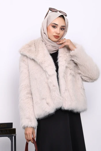 Taş Astarlı Kısa Kürk Kaban