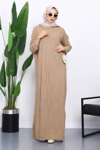 Bej Bisiklet Yaka Yan Yırtmaçlı Triko Elbise