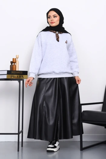 Gri Fular Aksesurlı Ceylan İşlemeli Üç İplik Sweat