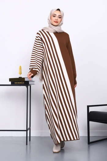 Kahverengi Çizgili Triko Elbise