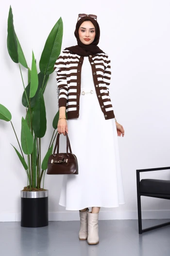 Kahverengi Düğmeli Soğuk İplik Triko Hırka