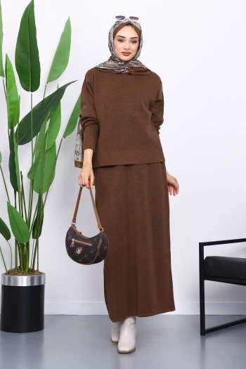 Kahverengi Gömlek Yaka Triko Etekli Takım