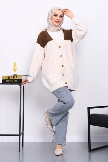 Krem V Yaka Düğmeli Triko Hırka