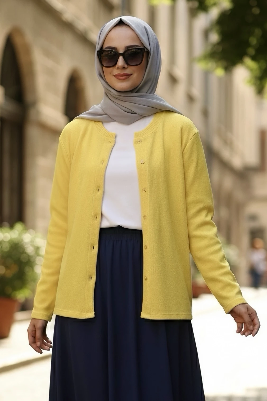 Sarı Düğmeli Dokulu Hırka