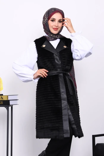 Siyah Deri Detaylı Kemerli Yelek