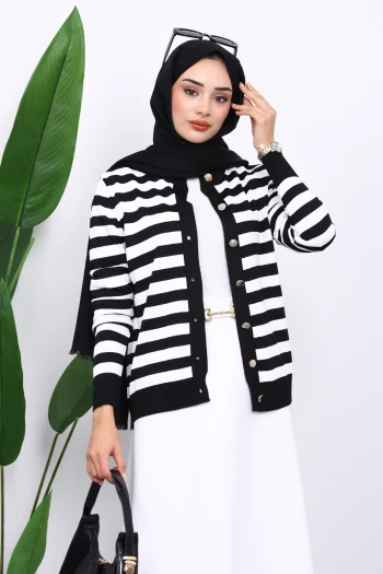 Siyah Düğmeli Soğuk İplik Triko Hırka