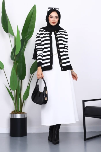 Siyah Düğmeli Soğuk İplik Triko Hırka