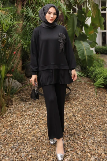 Siyah Etek Ucu Pileli Tunik Pantolonlu Takım