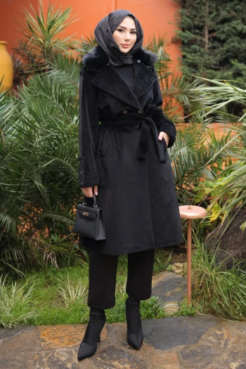 Siyah Yaka Kürklü Angora Kaban