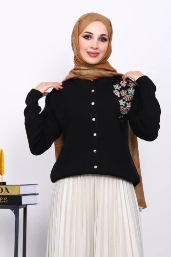 Siyah Nakışlı Düğmeli Triko Hırka