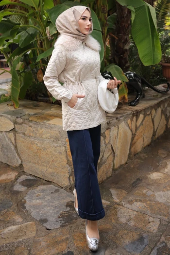 Taş Yaka Kürklü Kapitone Ceket