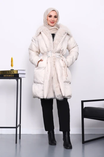 Taş Yaka Kürklü Kemer Detaylı Şişme Mont