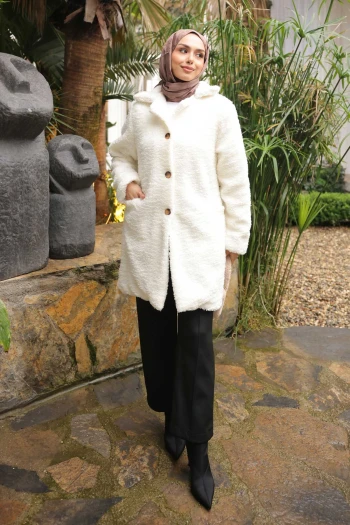 Ekru Düğmeli Angora Peluş Kaban