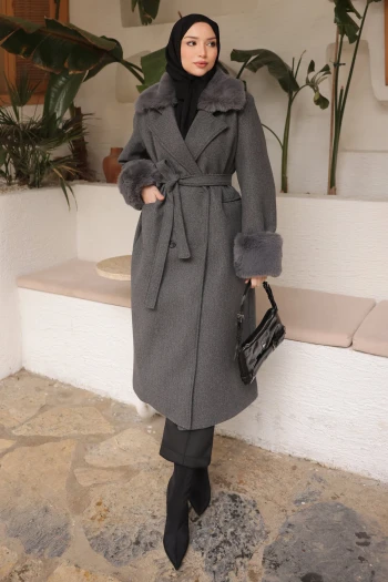 Füme Yaka Ve Kol Kürklü Astarlı Kaşe Kaban