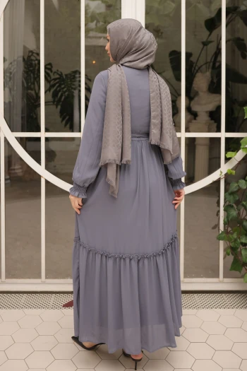 Gri Eteği Katlı Kuşaklı Şifon Elbise