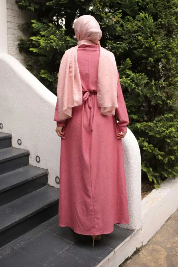 Gül Kurusu Zincir Kuşaklı Fitilli Uzun Elbise