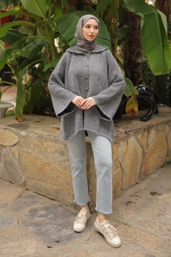 Gümüş Kapüşonlu Düğmeli Simli Triko Hırka