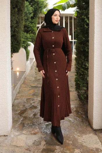 Kahverengi Düğmeli Triko Elbise
