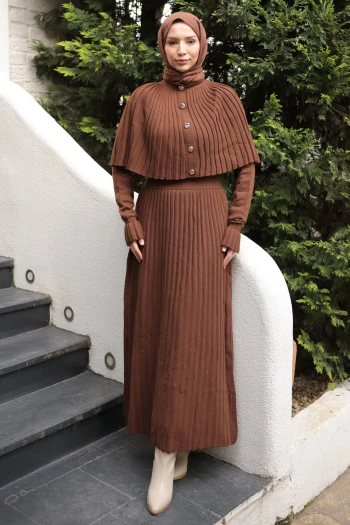 Kahverengi Pelerin Detaylı Uzun Triko Elbise