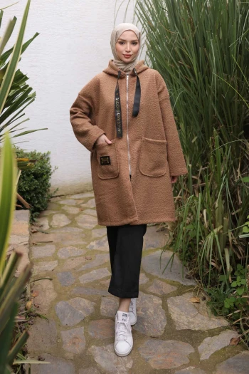 Koyuv Vizon Kapşonlu Cep Detaylı Buklet Kaban