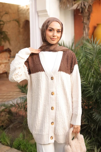 Krem V Yaka Düğmeli Triko Hırka