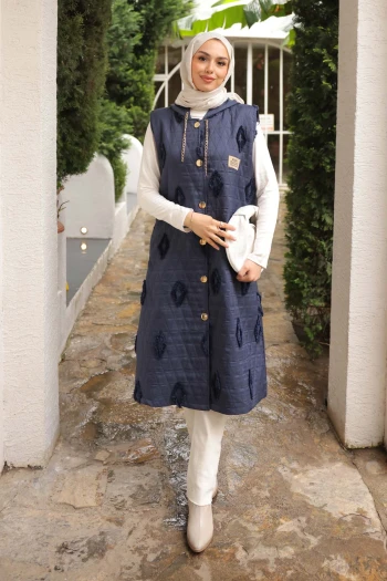 Lacivert Kapüşonlu Kapitone Yelek