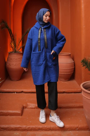 Saks Mavi Kapşonlu Cep Detaylı Buklet Kaban