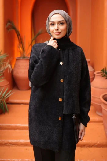 Siyah Atkı Detaylı Angora Yumoş Triko Hırka