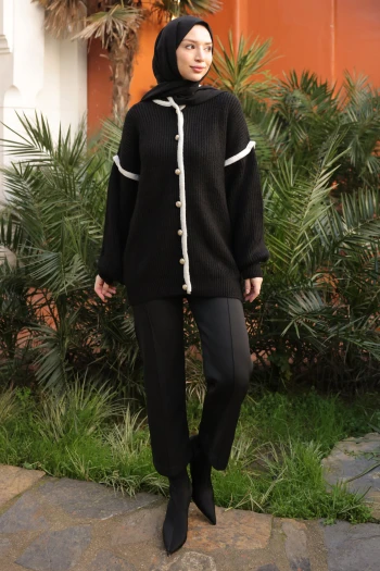 Siyah Balon Kol Düğmeli Triko Hırka