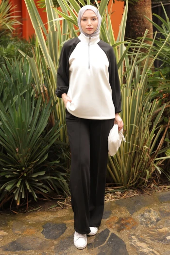 Siyah Fermuarlı Garnili Sweat  Pantolonlu Takım