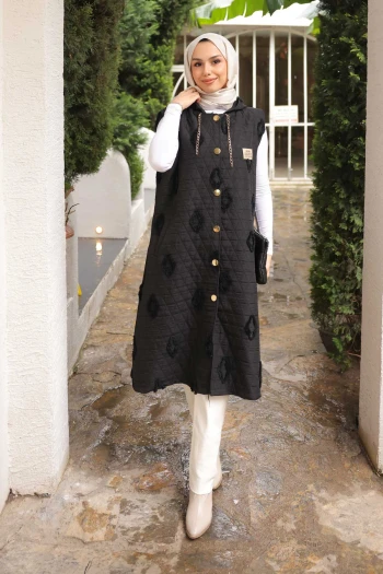 Siyah Kapüşonlu Kapitone Yelek