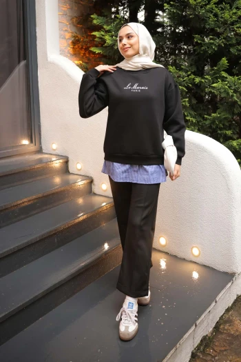 Siyah Nakışlı Üç İplik Sweat