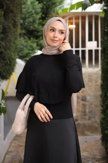 Siyah Pelerin Detaylı Fitilli Triko Kazak