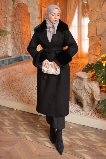 Siyah Yaka Ve Kol Kürklü Astarlı Kaşe Kaban