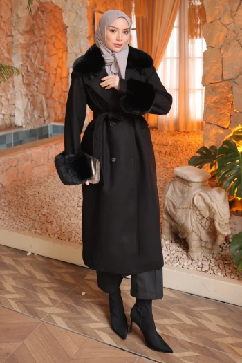 Siyah Yaka Ve Kol Kürklü Astarlı Kaşe Kaban