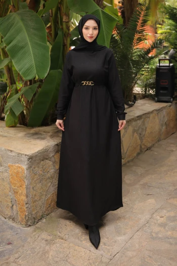 Siyah Zincir Kuşaklı Fitilli Uzun Elbise