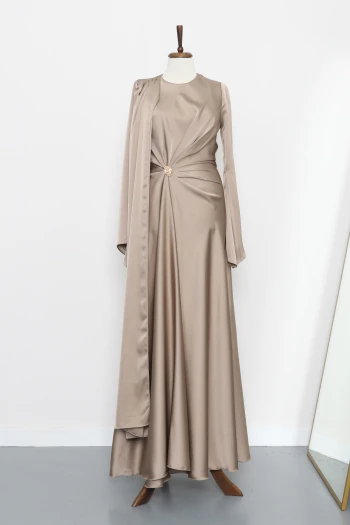 Vizon Önü Pelerinli Drapeli Saten Abiye